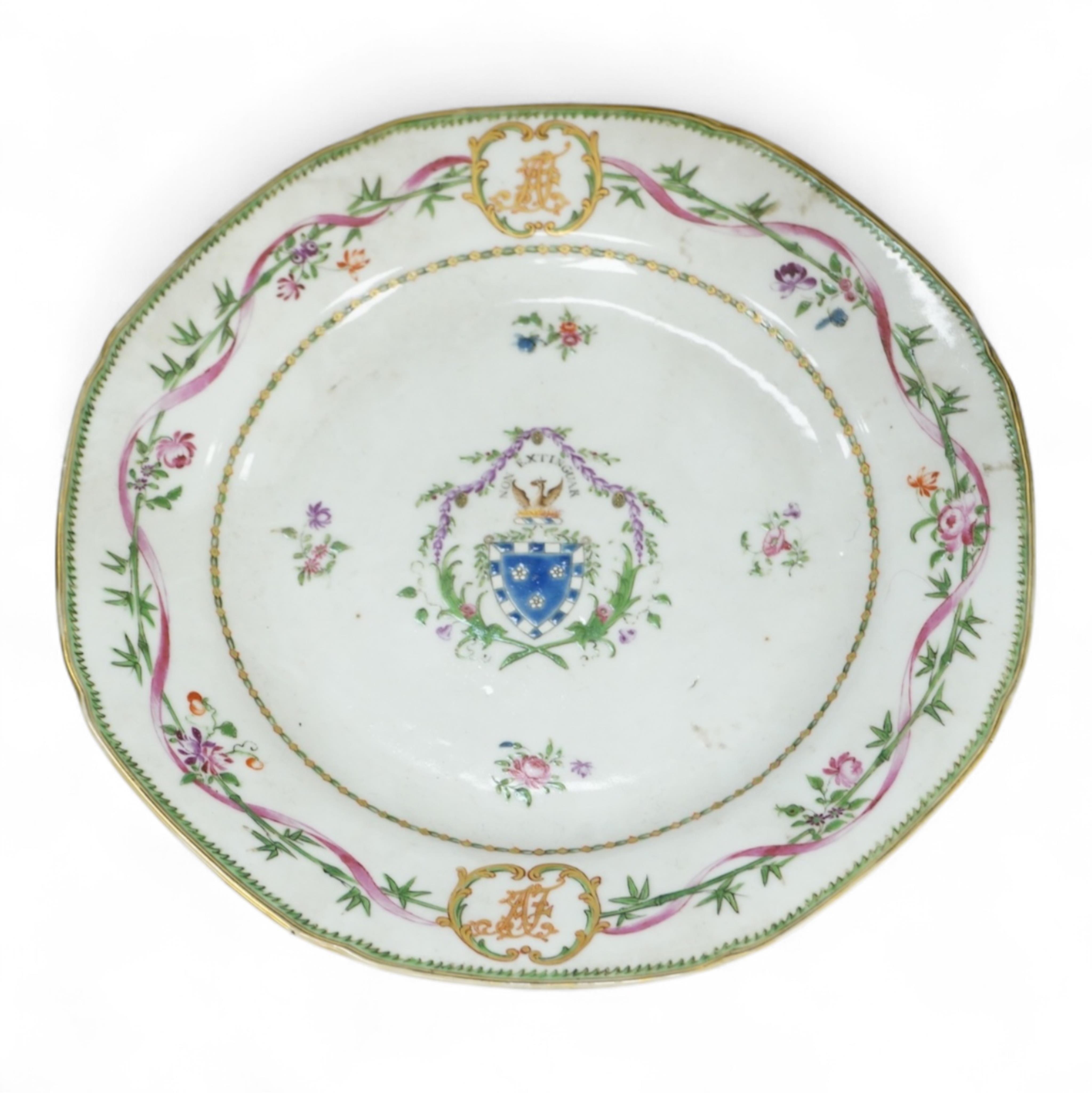 A late 18th century Chinese armorial plate, with motto ‘non extingua’, 23cm